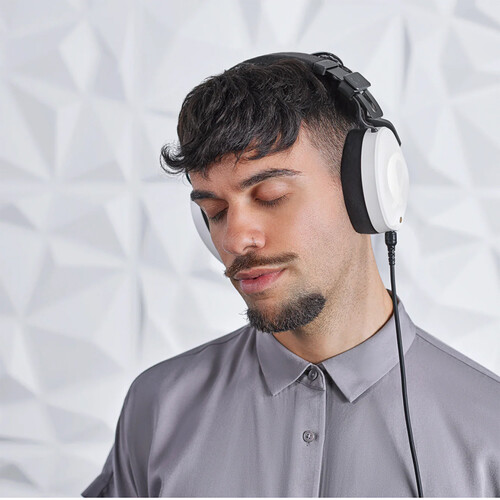 RODE NTH-100 Professional Closed-Back Over-Ear Headphones (White) RODE NTH-100 Professional Closed-Back Over-Ear Headphones (White)