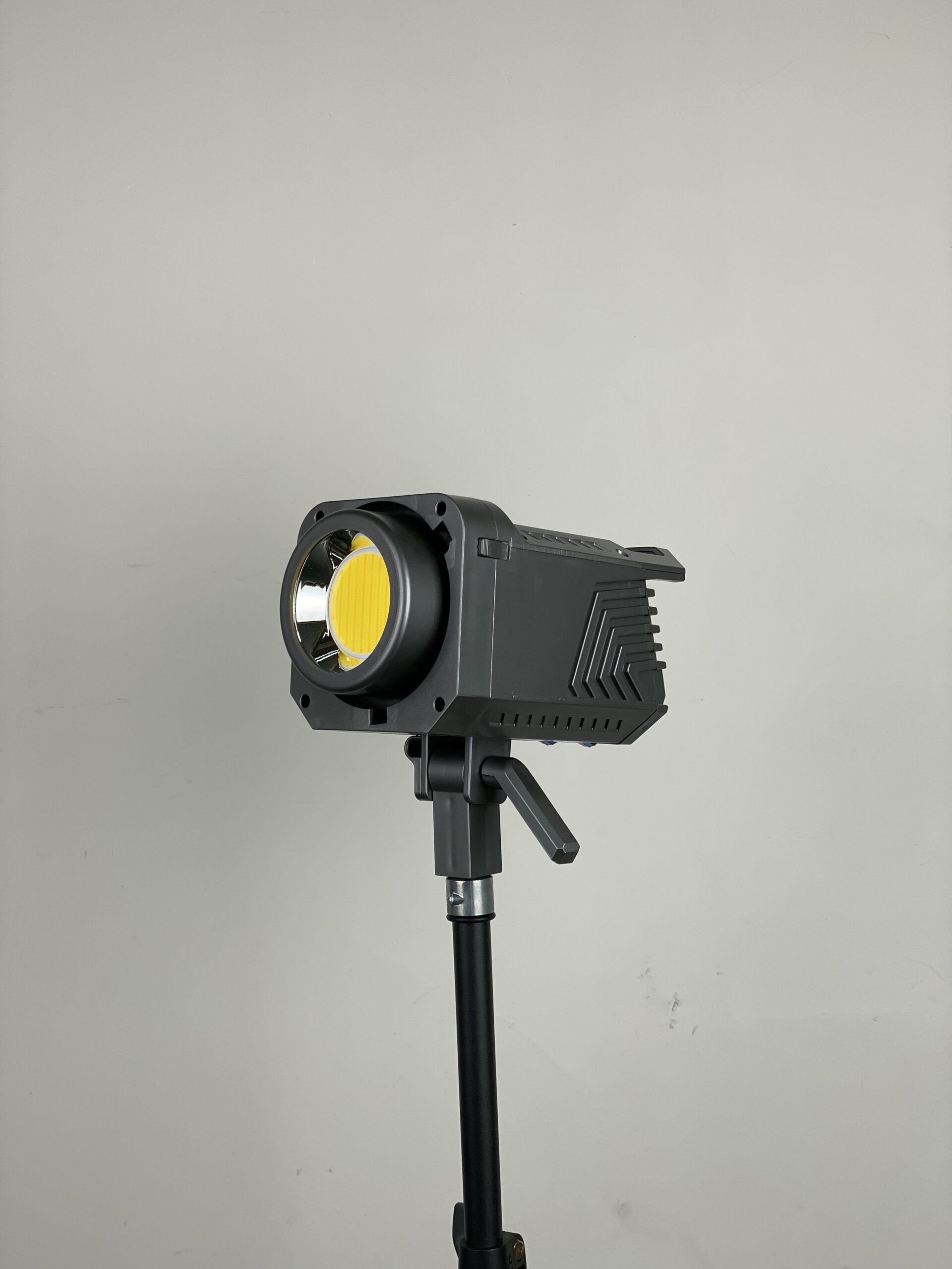 Vagner Pro 2x PL-100A 100W COB LED Bi-Color Video Light with 12 FX Effects + Vagner Pro VB-10 Carrying Bag Vagner Pro 2x PL-100A 100W COB LED Bi-Color Video Light with 12 FX Effects + Vagner Pro VB-10 Carrying Bag