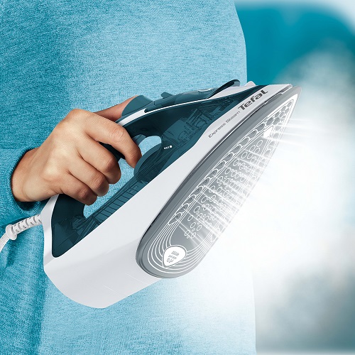 تيفال Express Steam BLUE BOREAL - مكواة بخار - 2200 واط - سيراميك X-Glide  - إخراج بخار مستمر حتى 35 جم / دقيقة - تعزيز بخار حتى 100 جم / دقيقة - FV2831E2